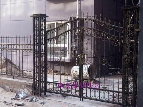 鐵藝大門(mén)安裝案例